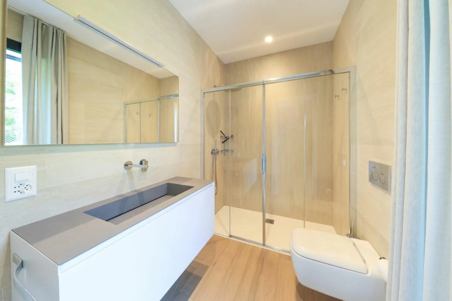 MINUSIO - Appartement moderne de 3,5 pièces avec jardin privé - Photo 12 sur 17
