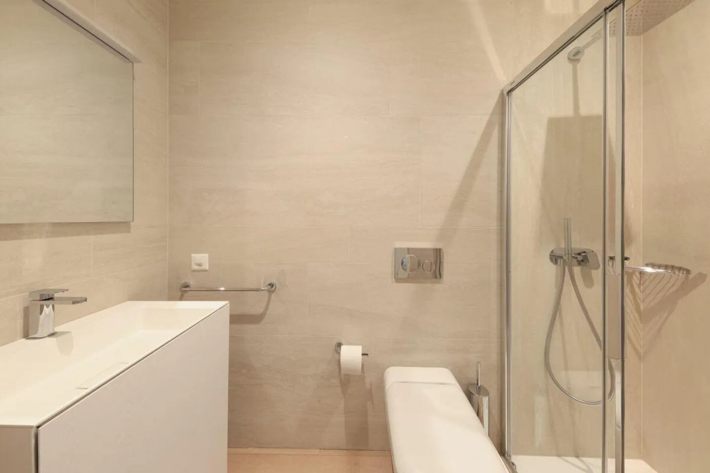 MINUSIO - Appartement moderne de 3,5 pièces avec jardin privé - Photo 14 sur 17
