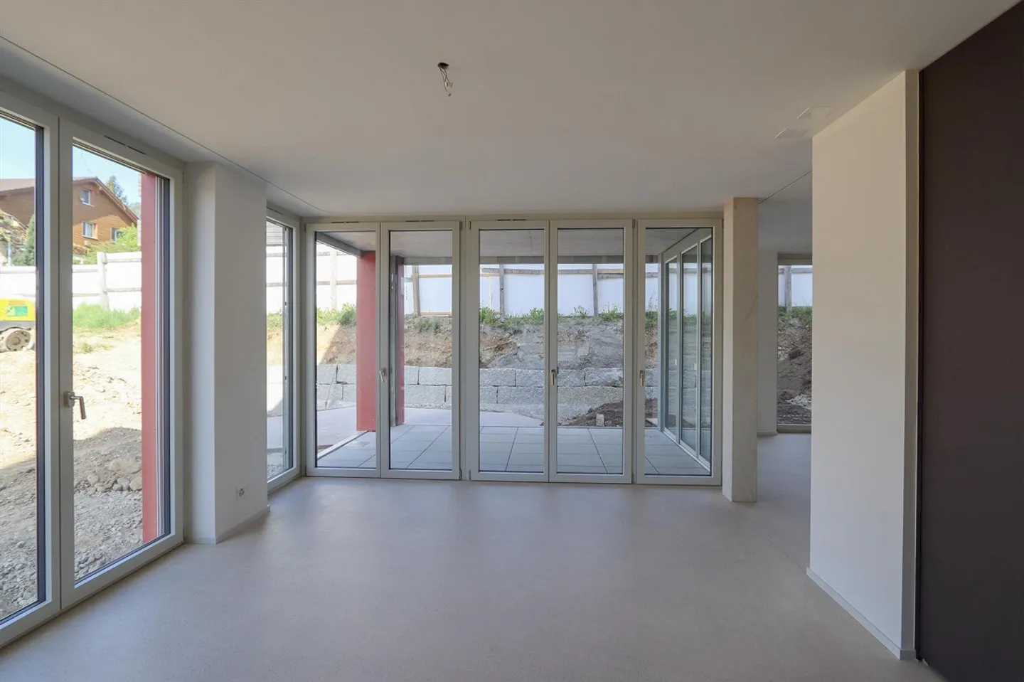 Hochwertige 4.5 Zi-Neubauwohnung im EG  zentral und naturnah gelegen - Photo 3 of 11
