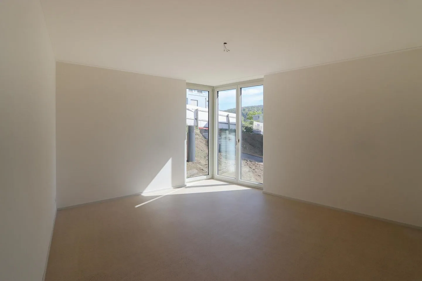 Hochwertige 4.5 Zi-Neubauwohnung im EG  zentral und naturnah gelegen - Photo 7 of 11