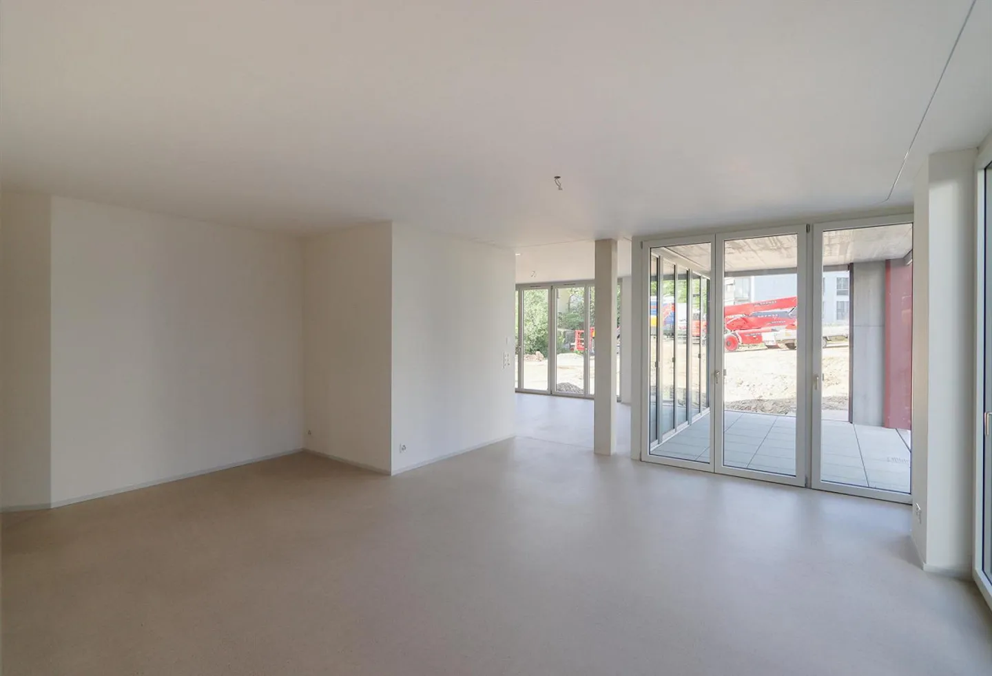 Hochwertige 4.5 Zi-Neubauwohnung im EG  zentral und naturnah gelegen - Photo 4 of 11
