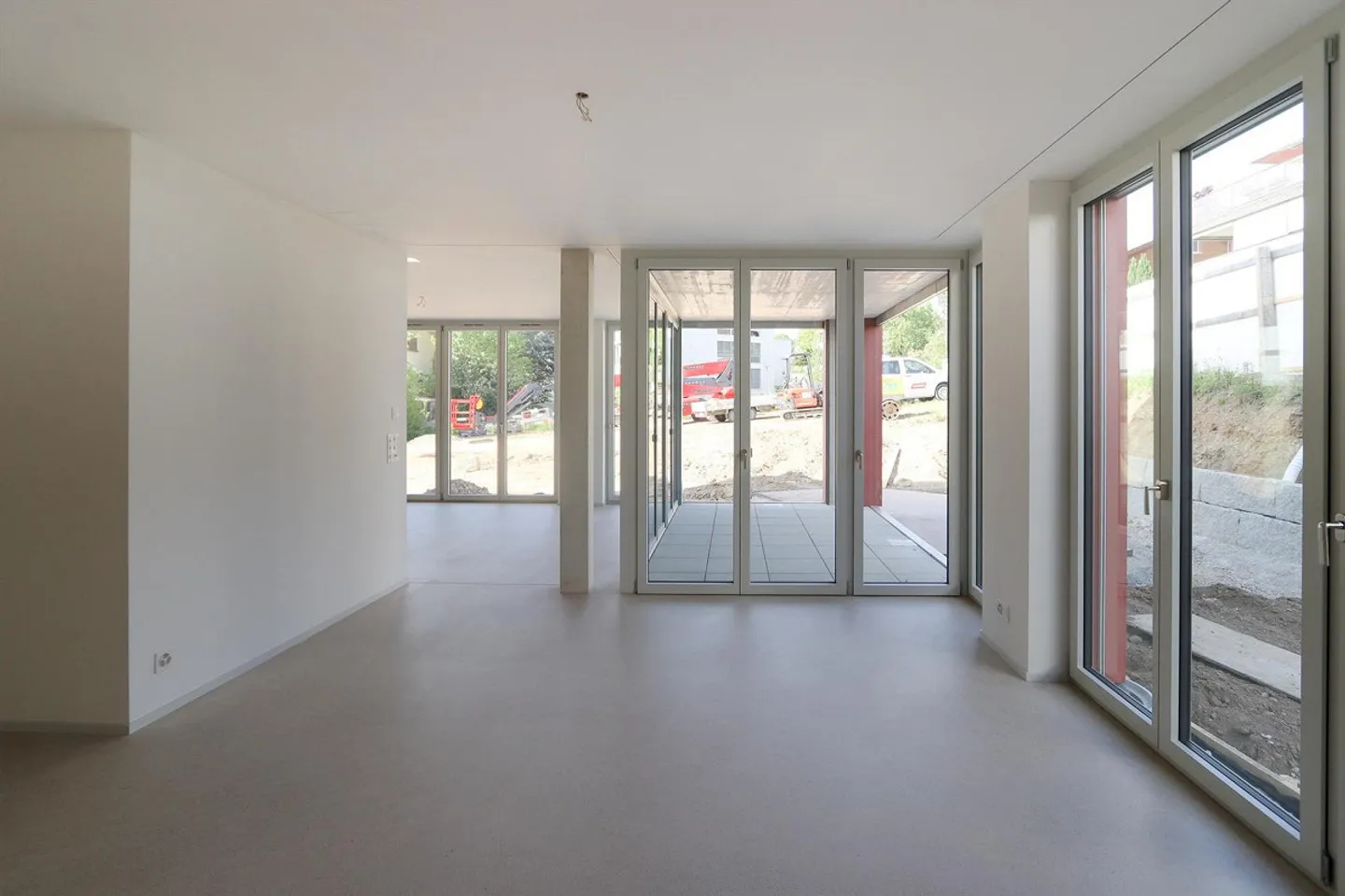 Hochwertige 4.5 Zi-Neubauwohnung im EG  zentral und naturnah gelegen - Photo 5 of 11