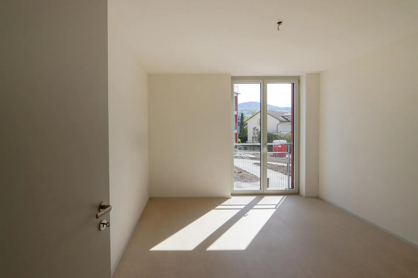 Hochwertige 4.5 Zi-Neubauwohnung im EG  zentral und naturnah gelegen - Photo 8 of 11