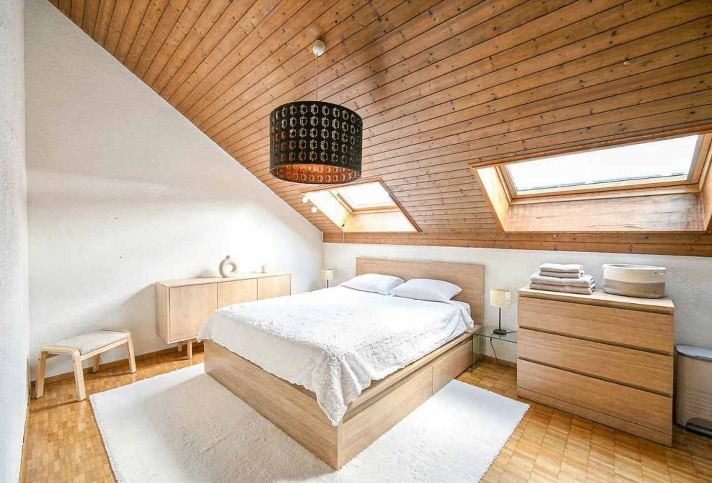 Maison lumineuse avec cheminée et connexion idéale - Photo 3 sur 7