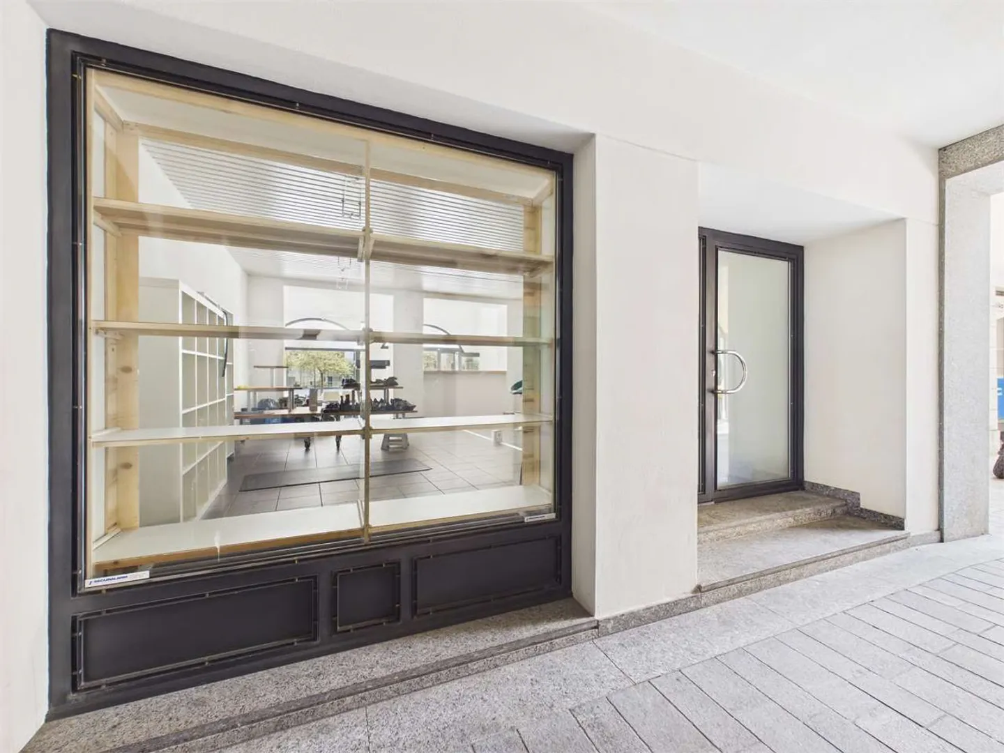 Exclusive commercial space in the heart of Bellinzona - Photo 6 of 8