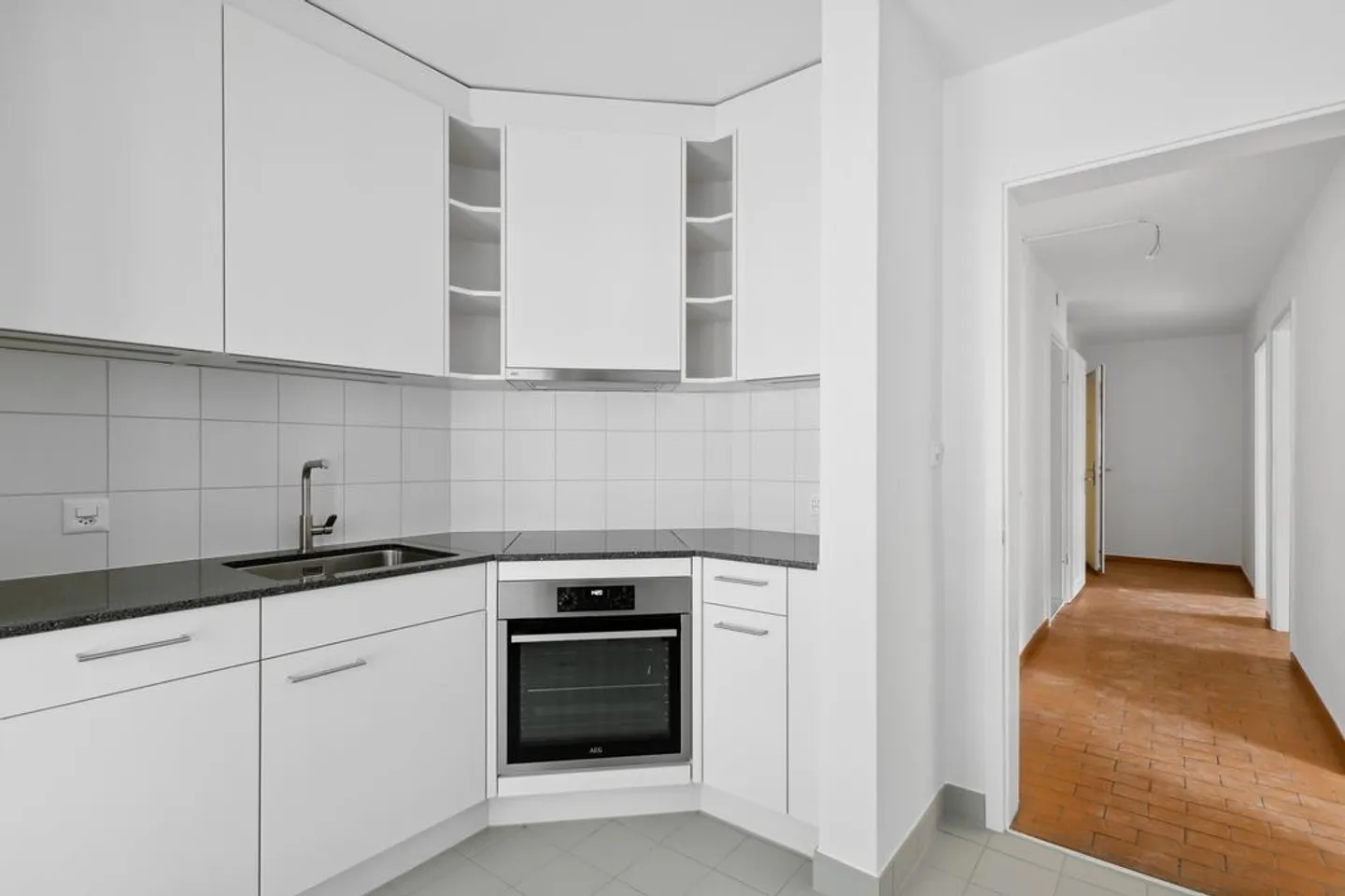 RENT WITHOUT DEPOSIT - Good value for money close to the center - Photo 2 of 11