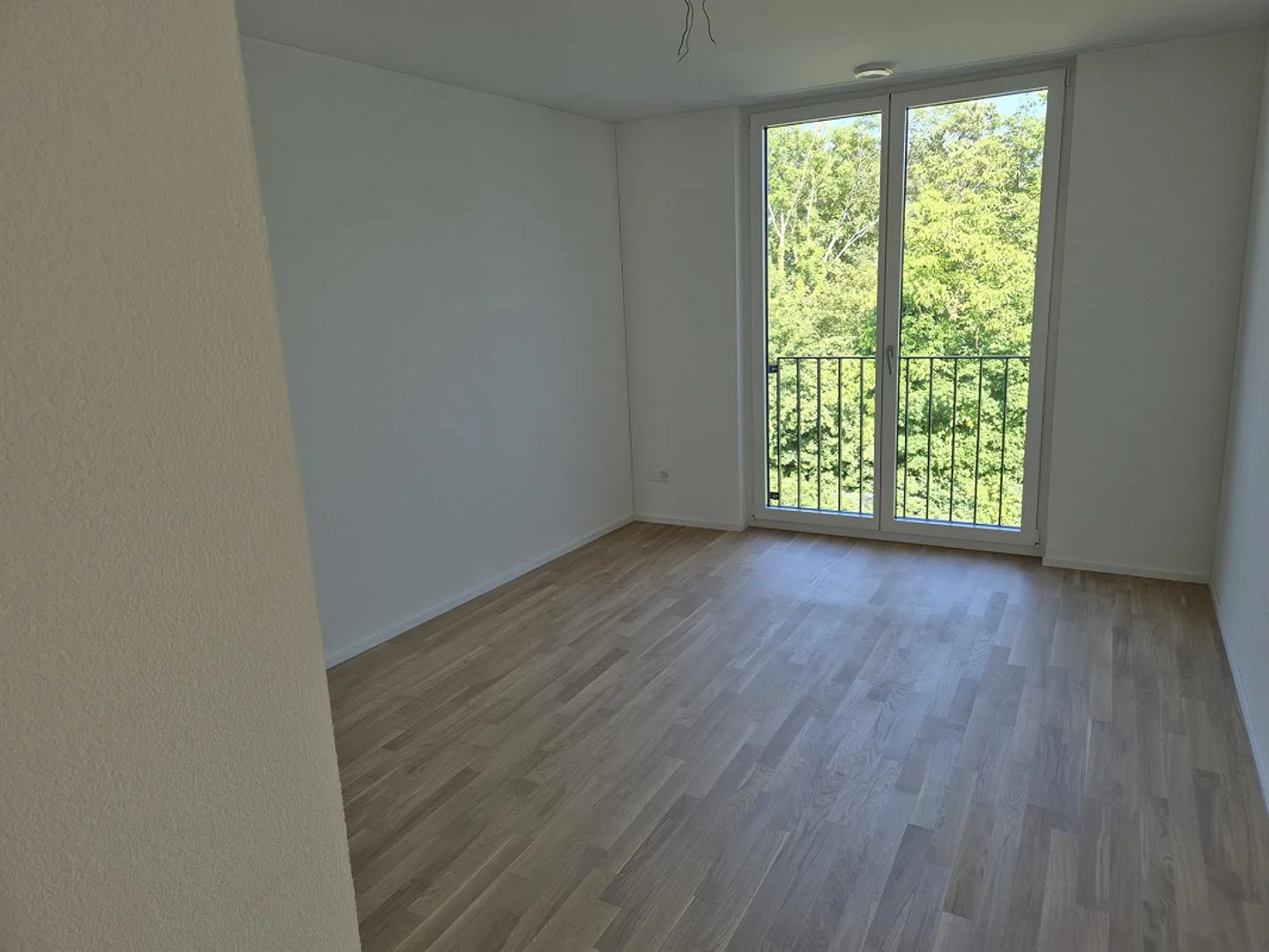 Appartement 3,5 pièces ultra moderne (2ème étage) avec loggia, ascenseur + propre tour de lavage - Photo 7 sur 9