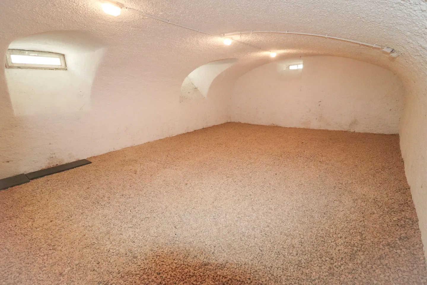 Ampia casa di 13 stanze vincolata con ampio potenziale di sviluppo - Foto 16 di 18