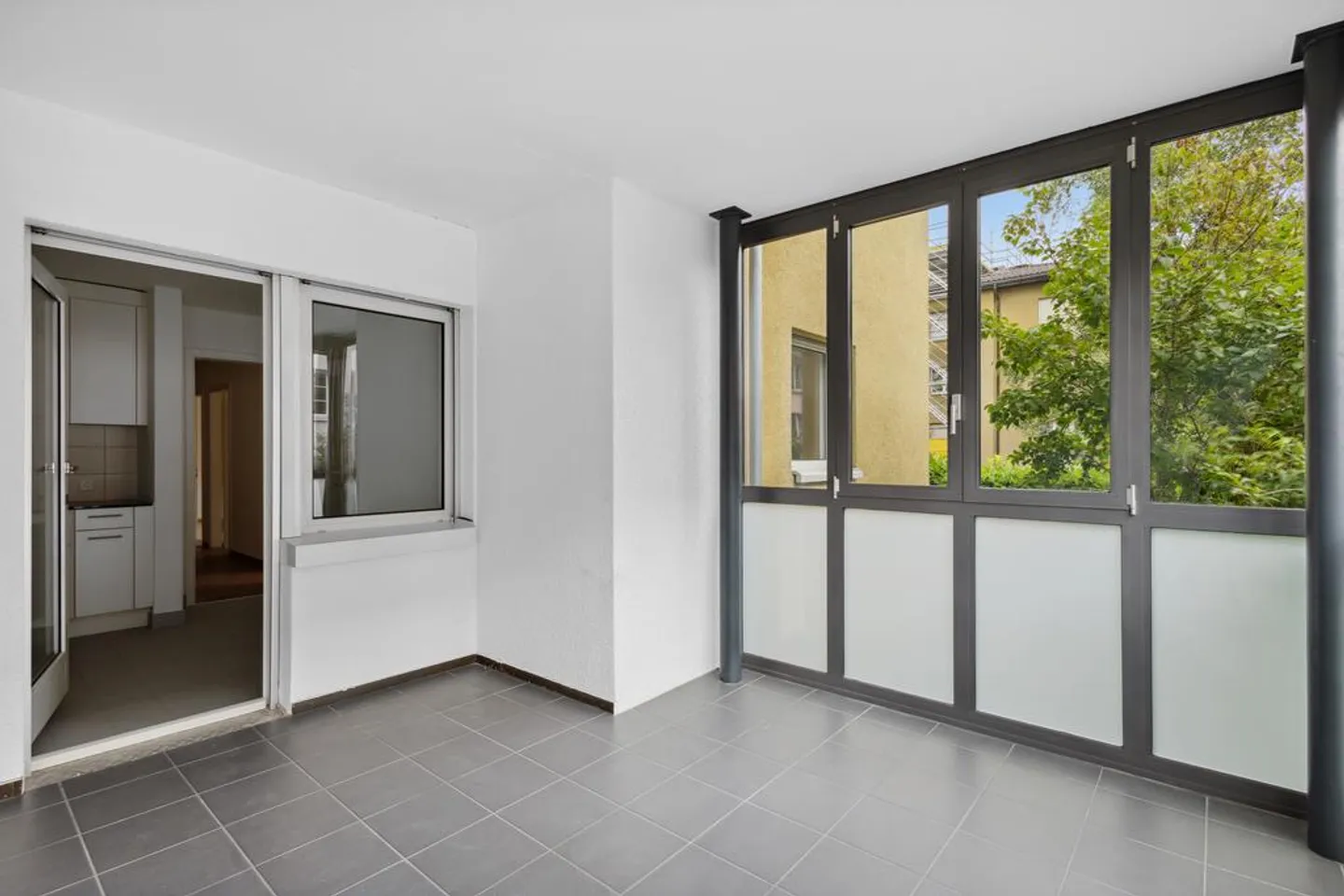 RENT WITHOUT DEPOSIT - Good value for money close to the center - Photo 8 of 11