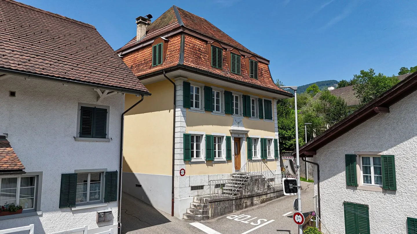 Ampia casa di 13 stanze vincolata con ampio potenziale di sviluppo - Foto 17 di 18