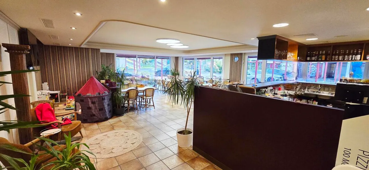 Ideally located restaurant with high potential for takeover. - Photo 2 of 6