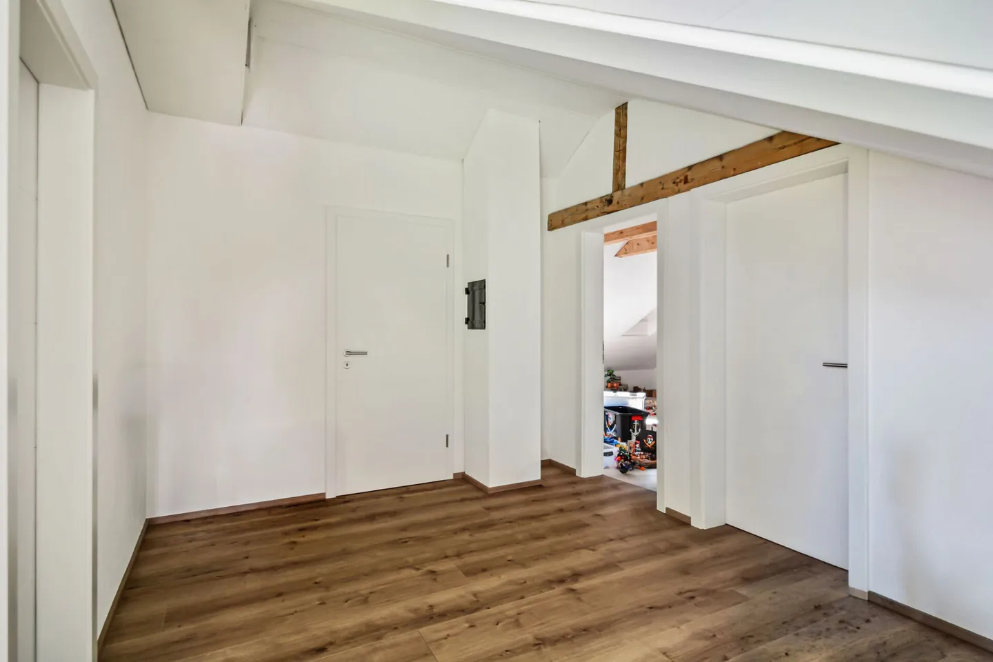 Sonvilier, maison de 5.5 pièces rénovée avec une surface louée - Photo 9 of 13