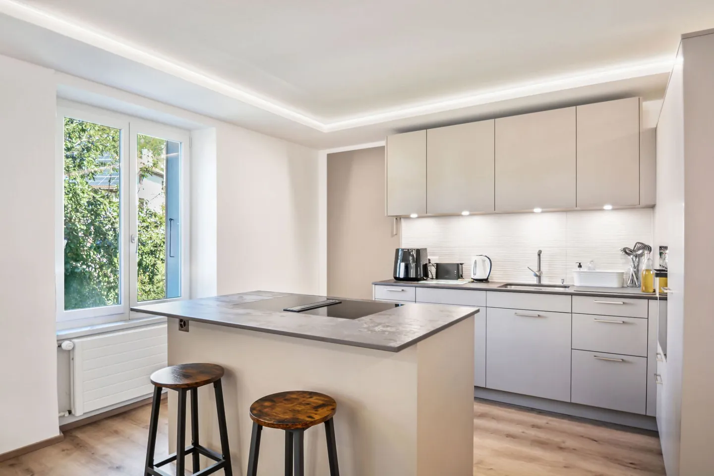Sonvilier, maison de 5.5 pièces rénovée avec une surface louée - Photo 2 of 13