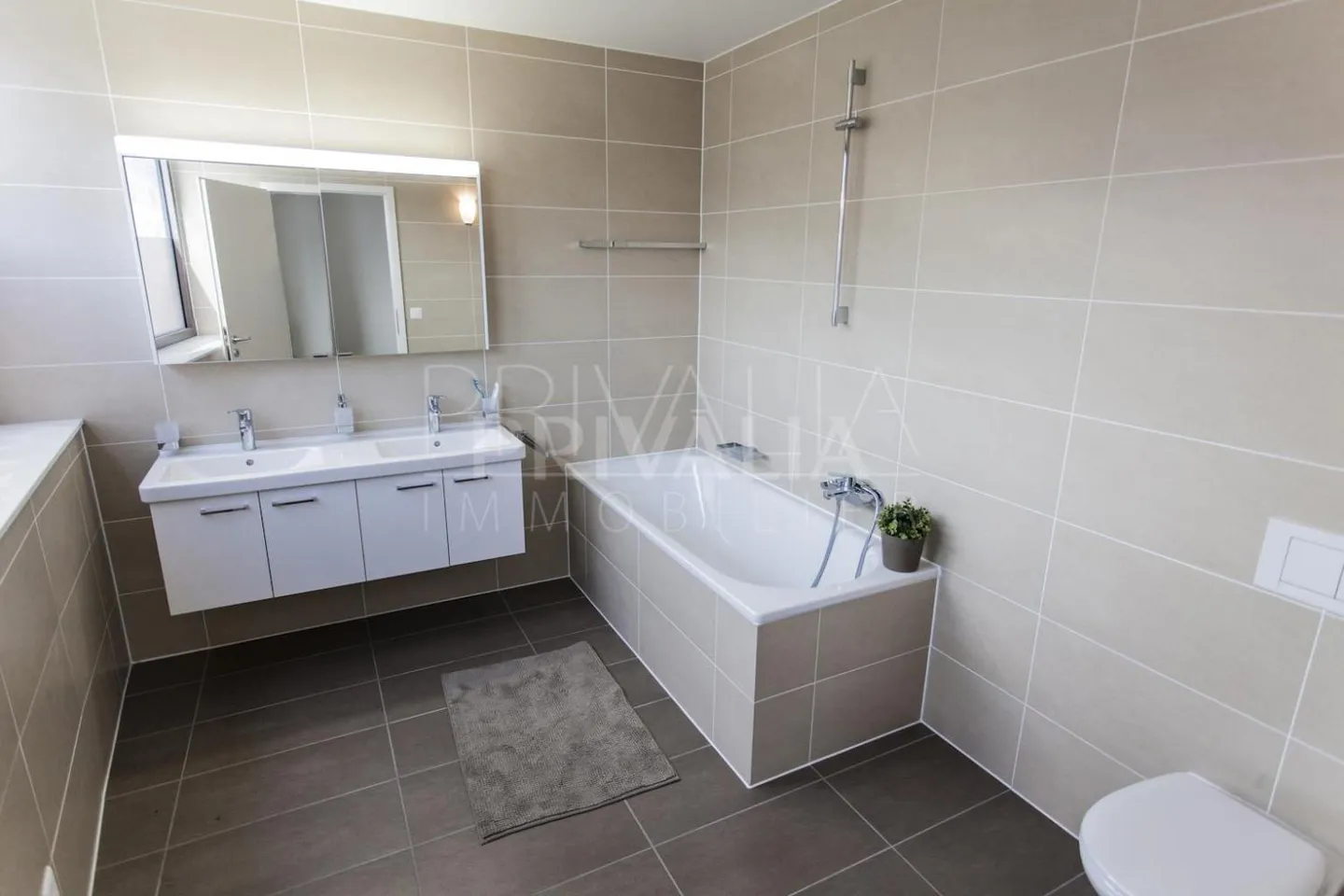 Magnificent high-end apartment with lake view - Photo 3 of 5