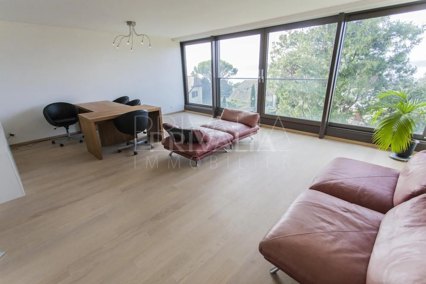 Magnificent high-end apartment with lake view - Photo 1 of 5
