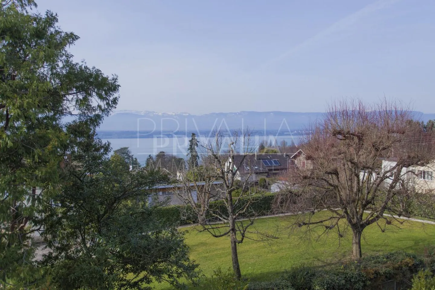 Magnificent high-end apartment with lake view - Photo 4 of 5
