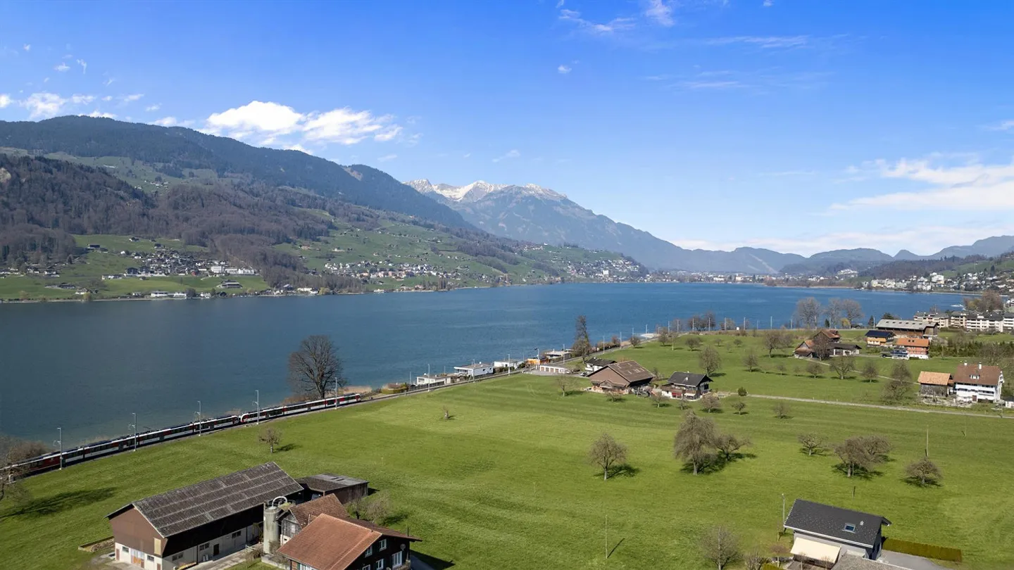 Appartamento attico di 5,5 stanze con vista lago a Sachseln - Foto 1 di 7