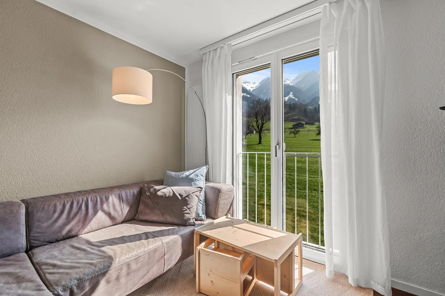 Appartamento attico di 5,5 stanze con vista lago a Sachseln - Foto 3 di 7