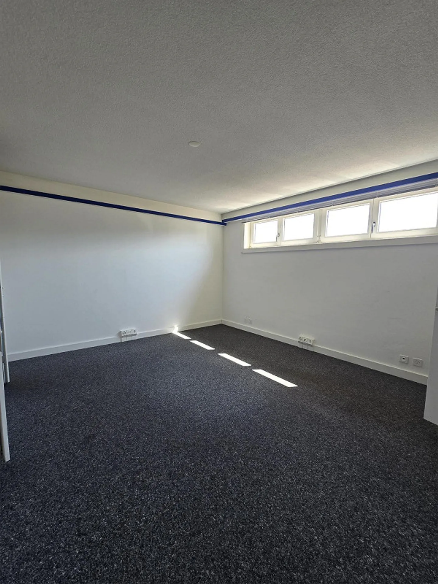Office space in prime location in Aesch - Photo 3 of 3