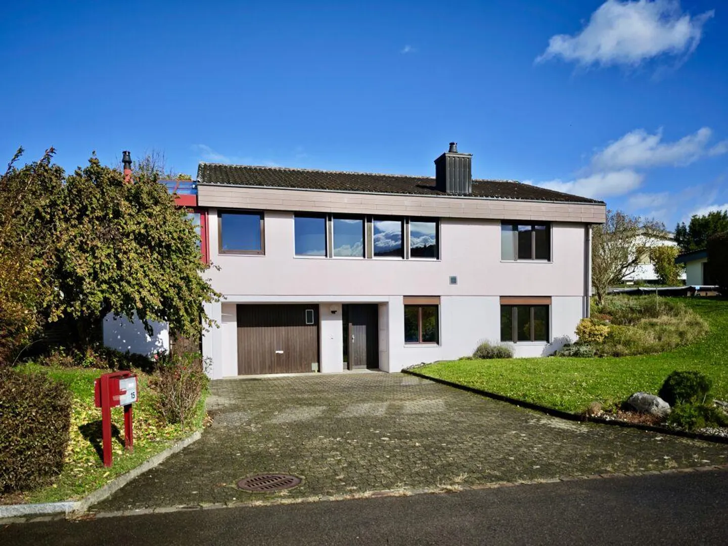 Vues ensoleillées avec jardin généreux - Photo 1 sur 10