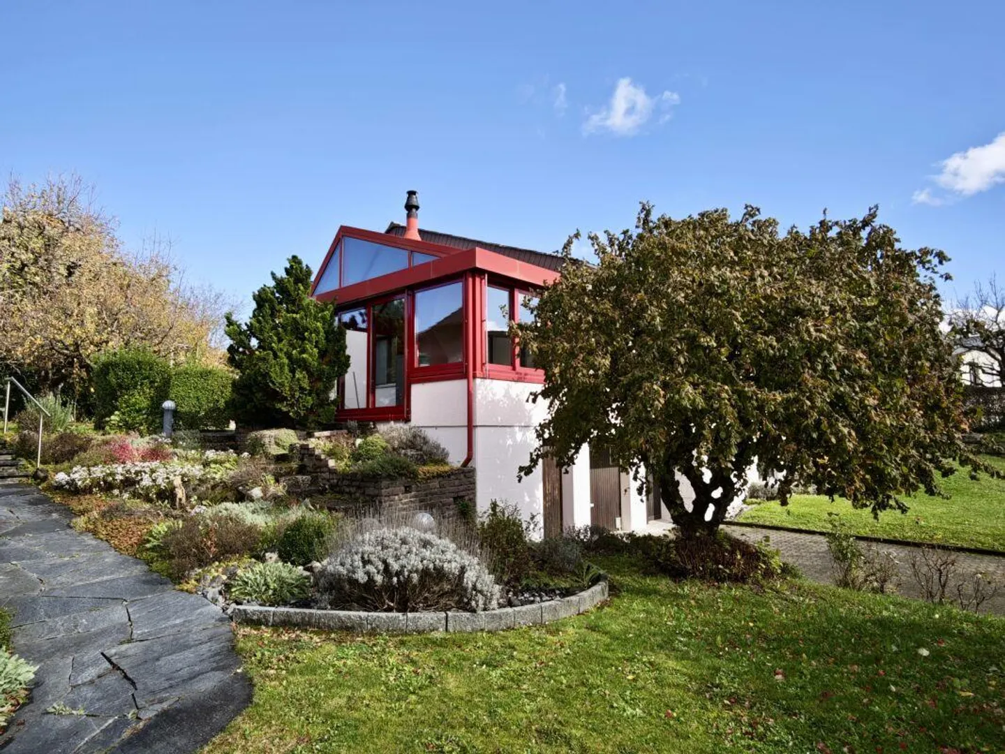 Vues ensoleillées avec jardin généreux - Photo 2 sur 10