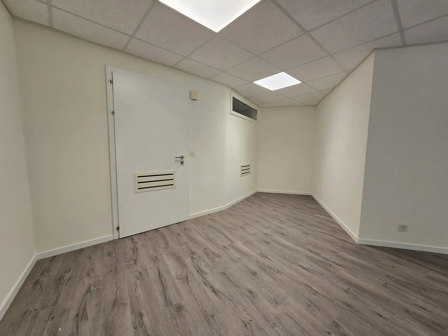 1. Rent offered! Optimal location - Office 53 m2 - Lausanne train station - Photo 5 of 7