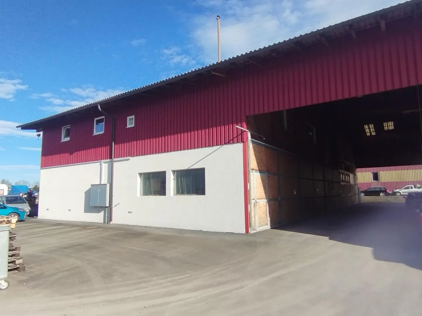 Commercial property with generous parking options for sale - Photo 2 of 15