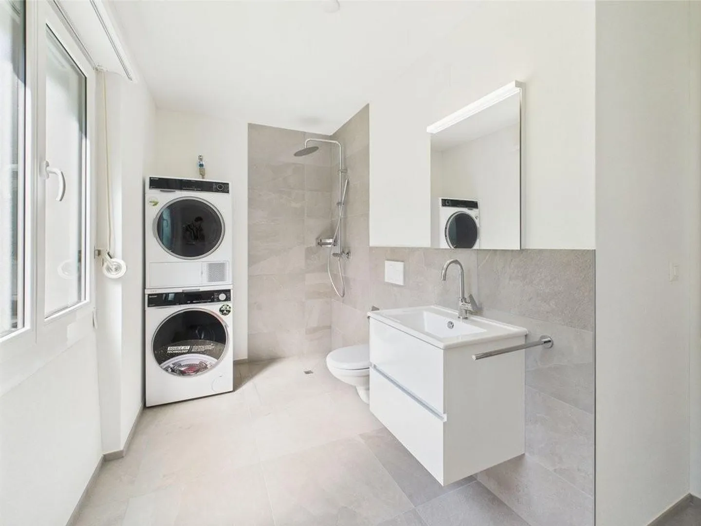Completely renovated and centrally located in the city district - Photo 4 of 6