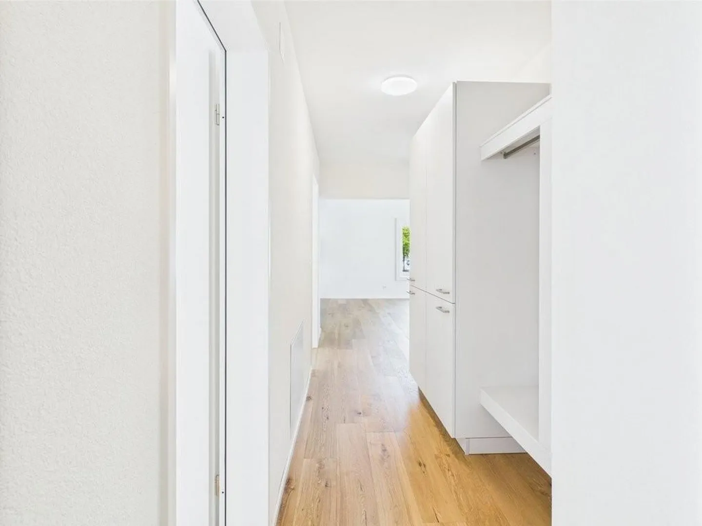 Completely renovated and centrally located in the city district - Photo 6 of 6