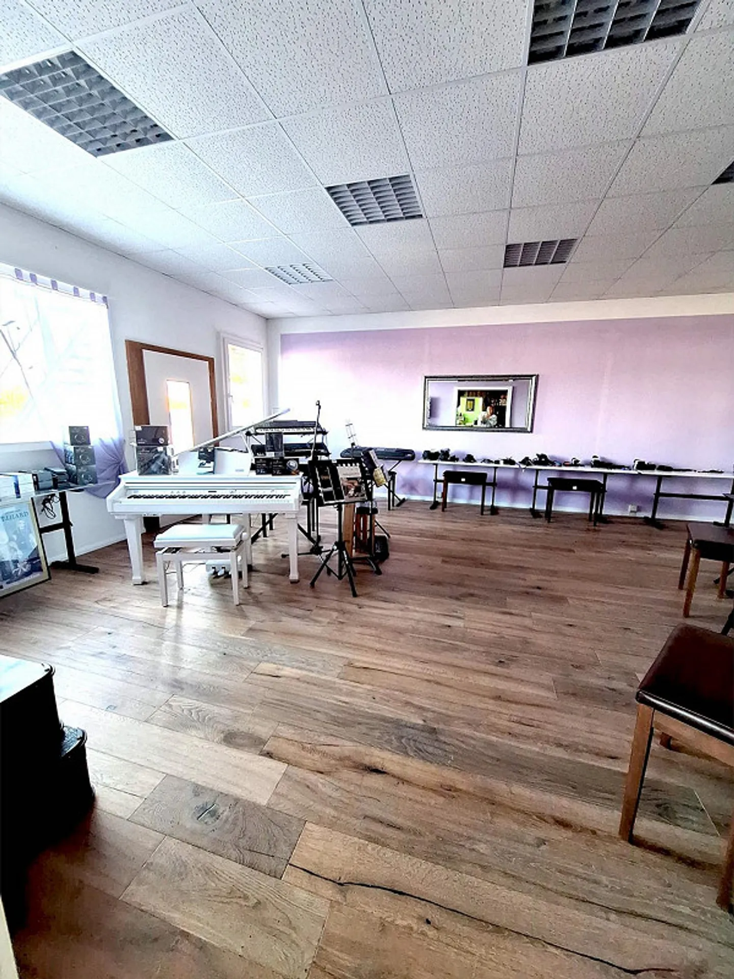 Commercial property with generous parking options for sale - Photo 8 of 15