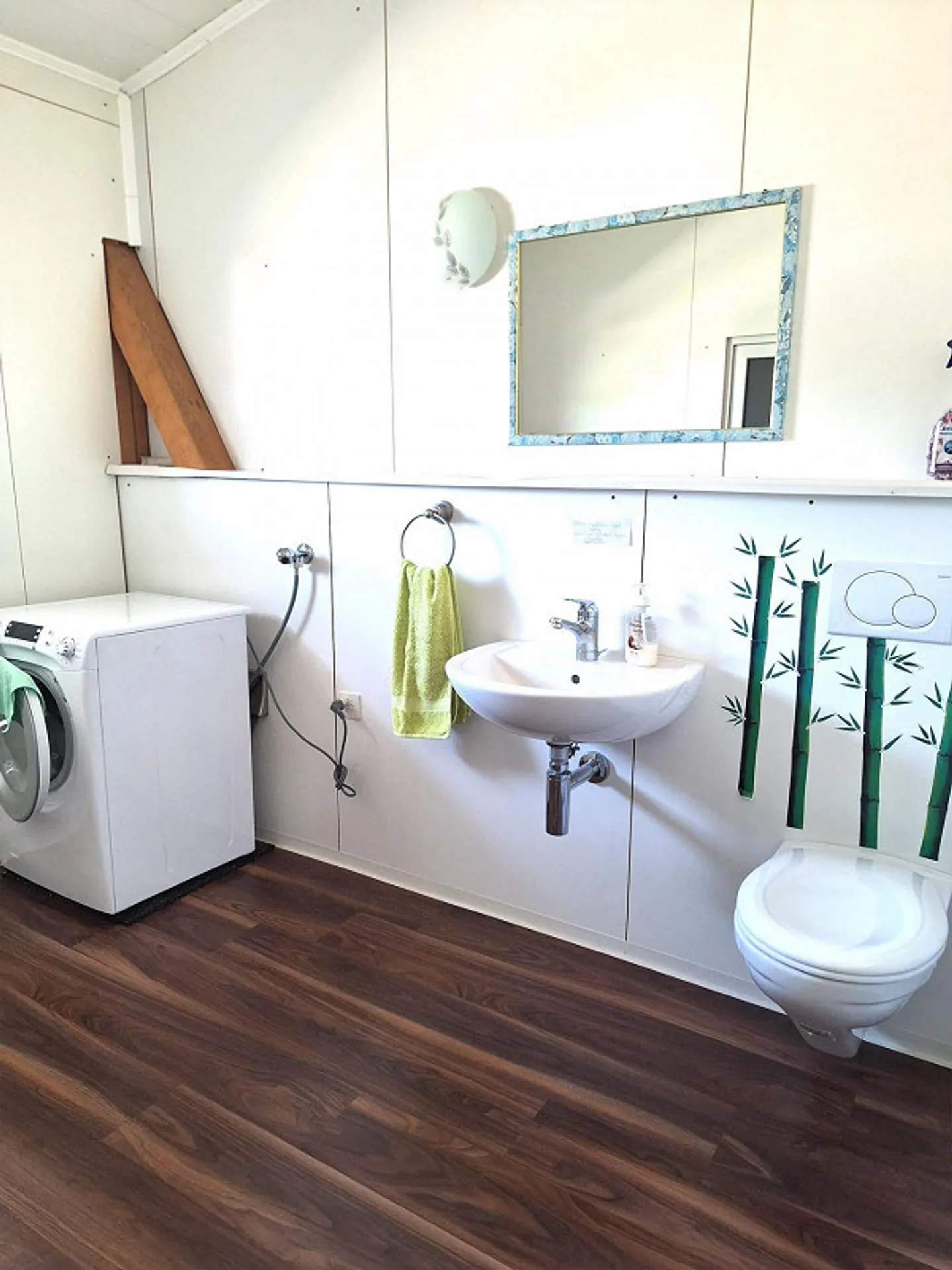 Commercial property with generous parking options for sale - Photo 14 of 15