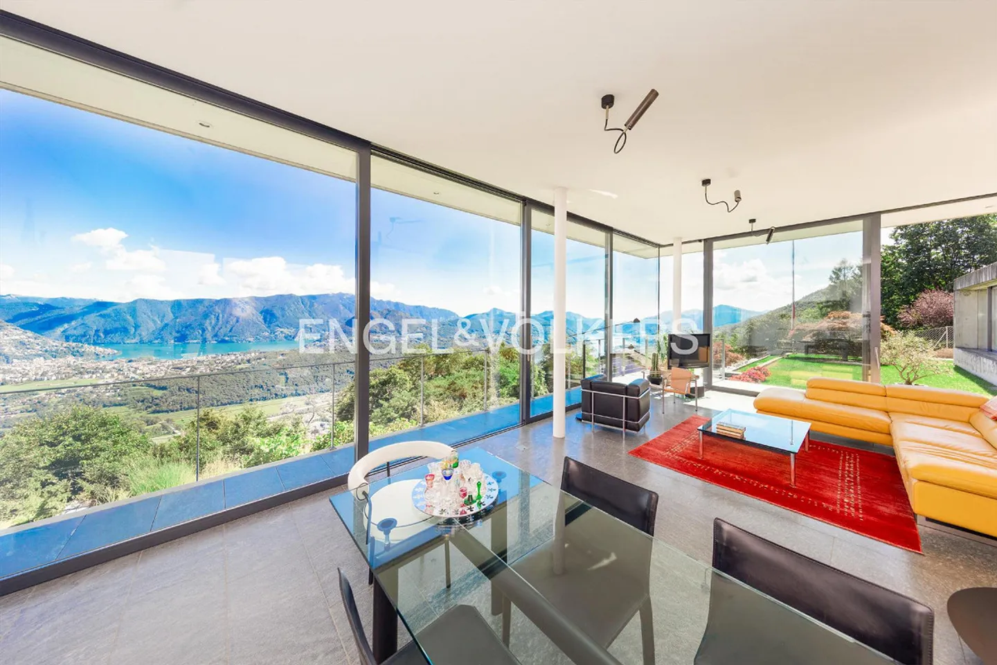 Raffinierte Villa mit Garten und exklusivem Seeblick - Foto 1 von 13