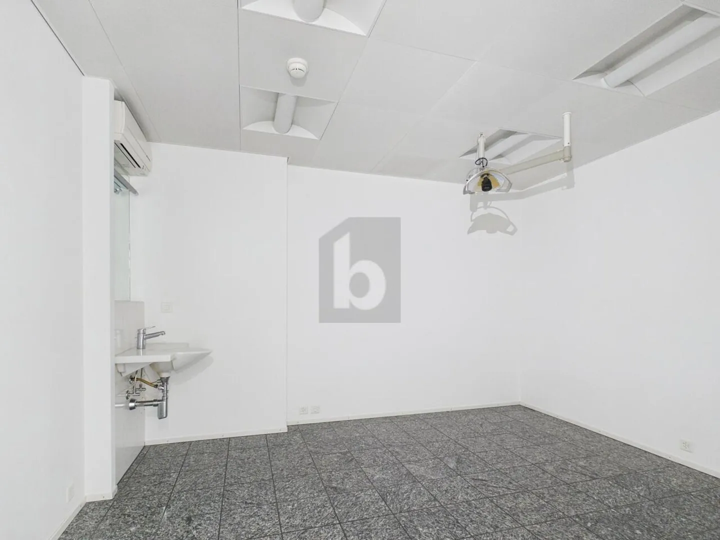 SPACIOUS IN AN IDEAL LOCATION - Photo 2 of 6
