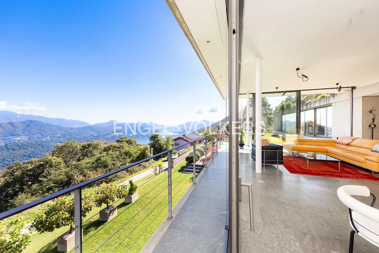 Raffinierte Villa mit Garten und exklusivem Seeblick - Foto 3 von 13