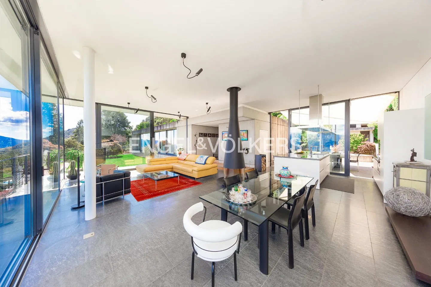Raffinierte Villa mit Garten und exklusivem Seeblick - Foto 4 von 13