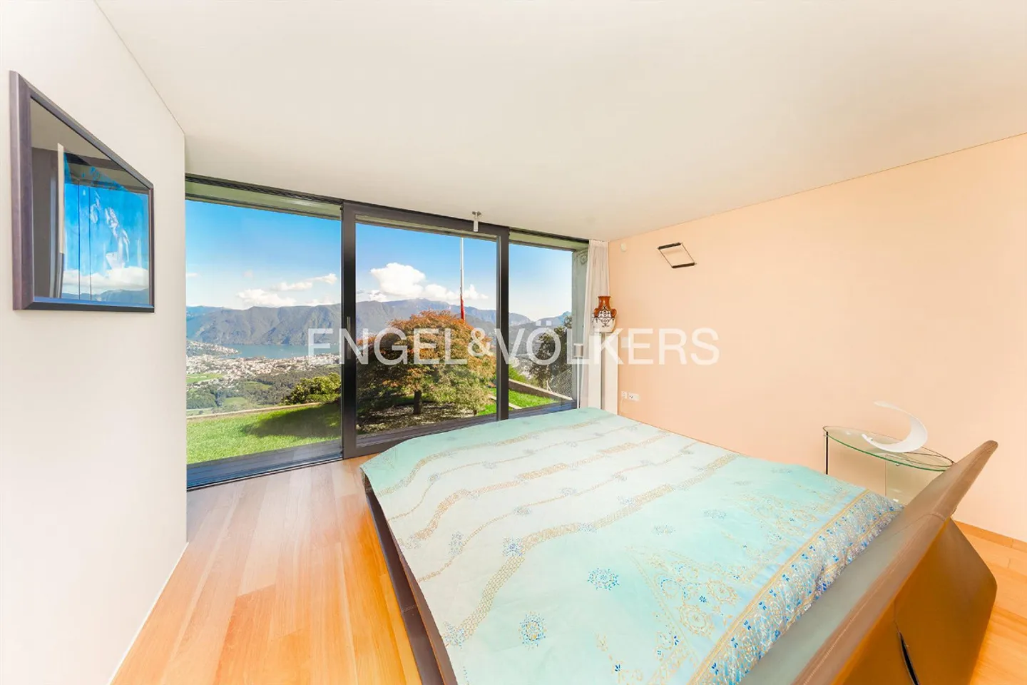 Raffinierte Villa mit Garten und exklusivem Seeblick - Foto 8 von 13