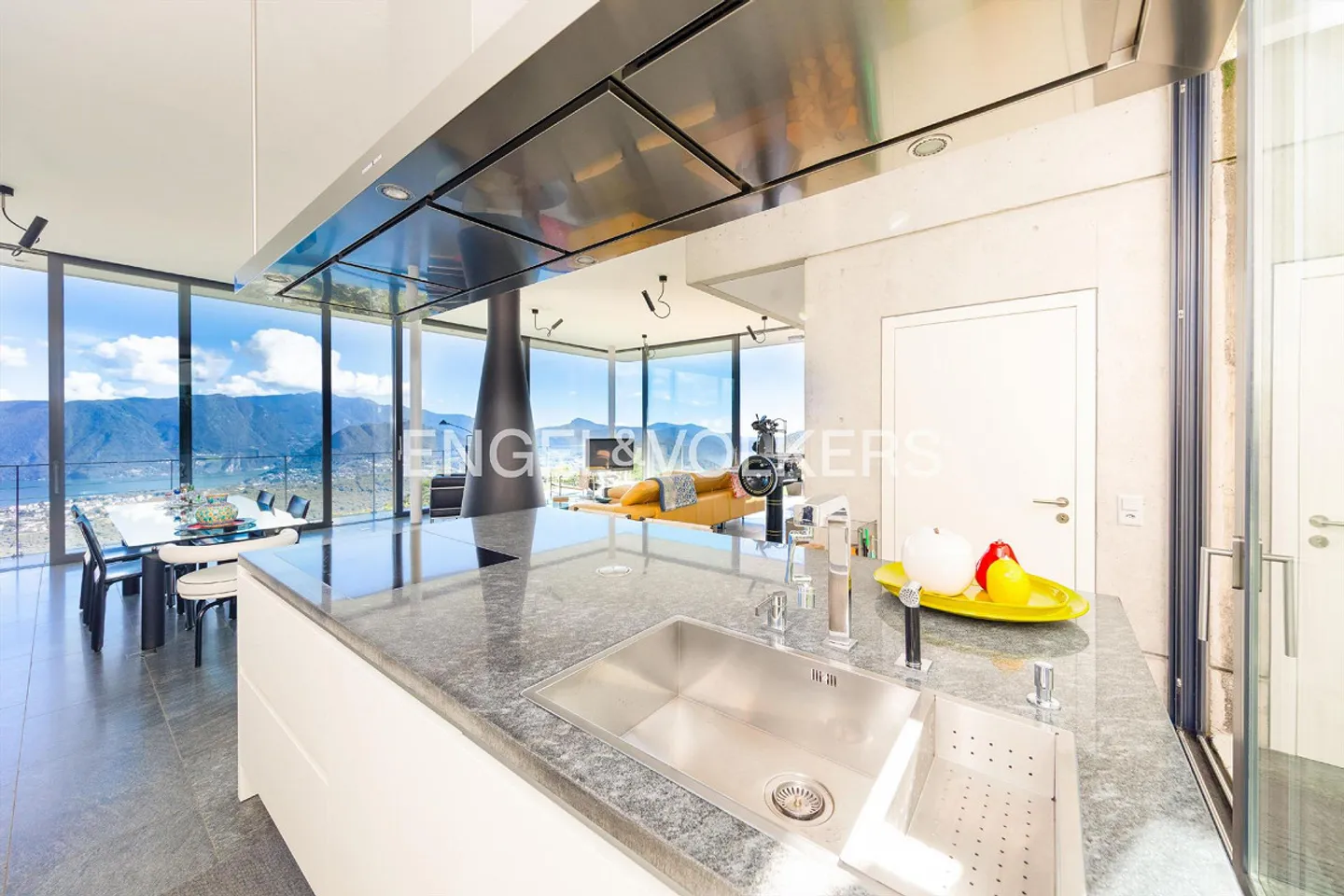 Raffinierte Villa mit Garten und exklusivem Seeblick - Foto 7 von 13