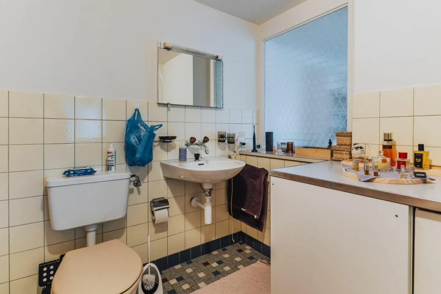 Investment property with renovation potential - Photo 12 of 13