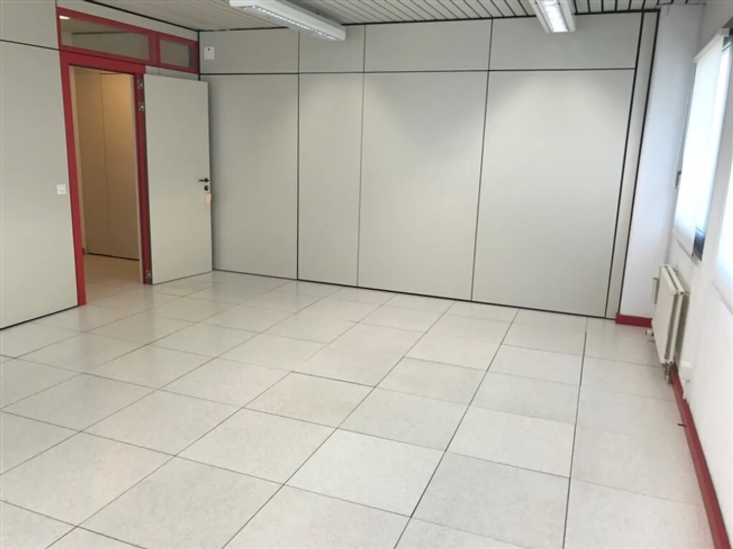 Rent in Cadenazzo spacious commercial space of 140 m² + 52 m² - Photo 6 of 8