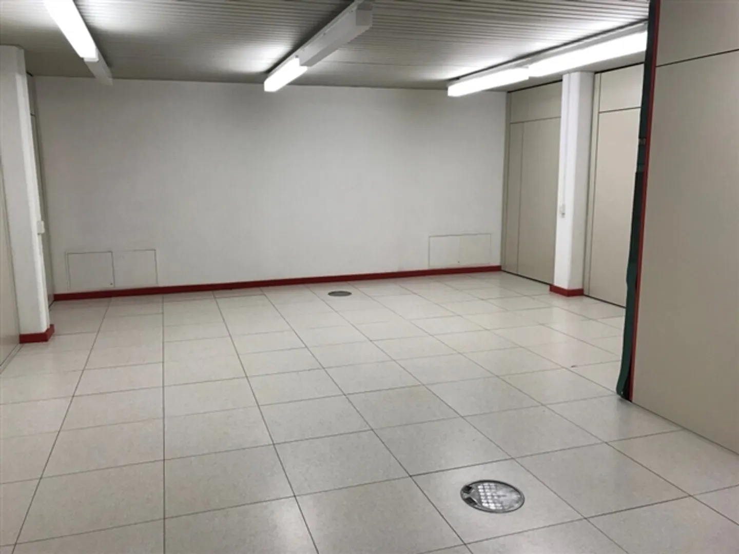 Rent in Cadenazzo spacious commercial space of 140 m² + 52 m² - Photo 7 of 8