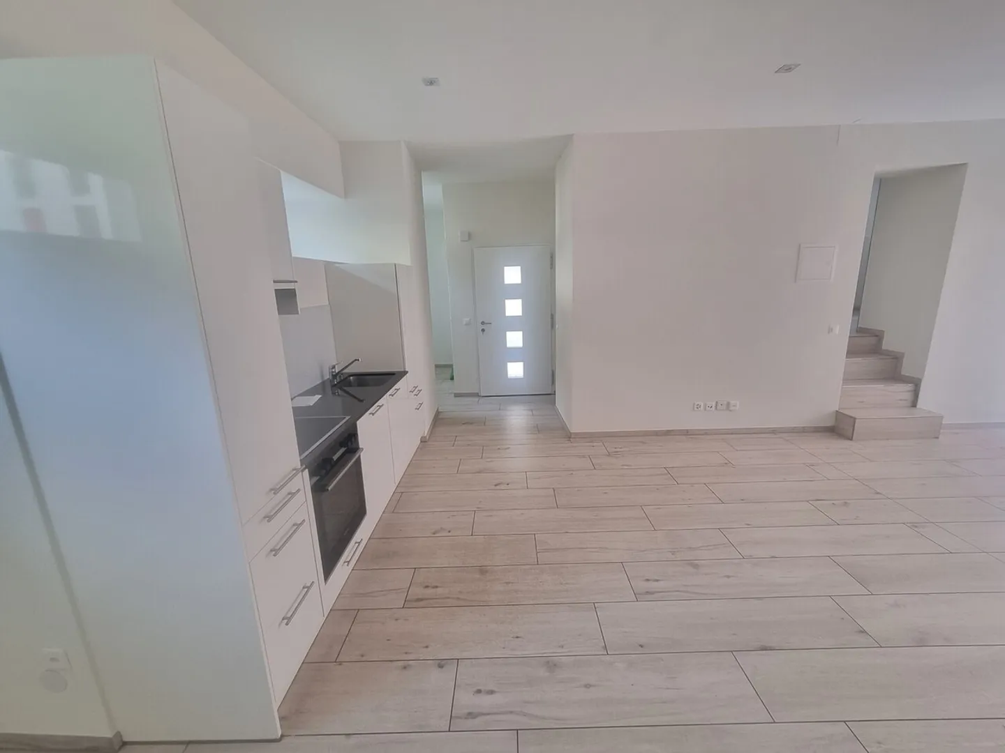 Attraktive 2.5-Zimmer-Wohnung im ruhigen Kanton Glarus - Foto 2 von 6