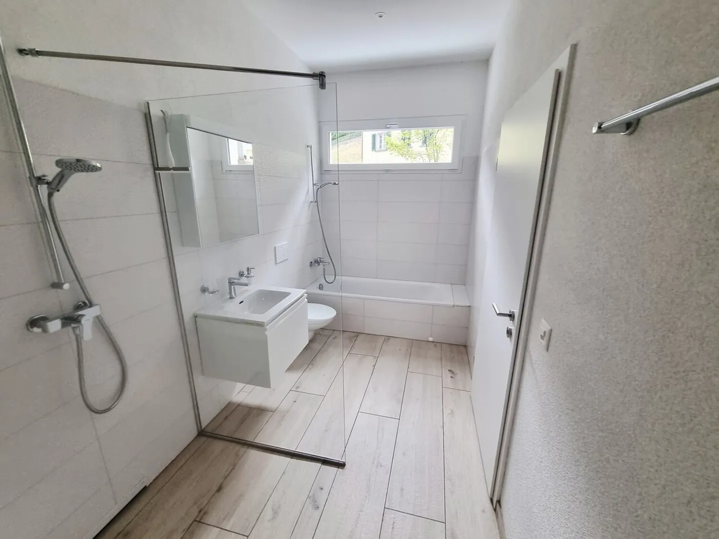 Attraktive 2.5-Zimmer-Wohnung im ruhigen Kanton Glarus - Foto 5 von 6