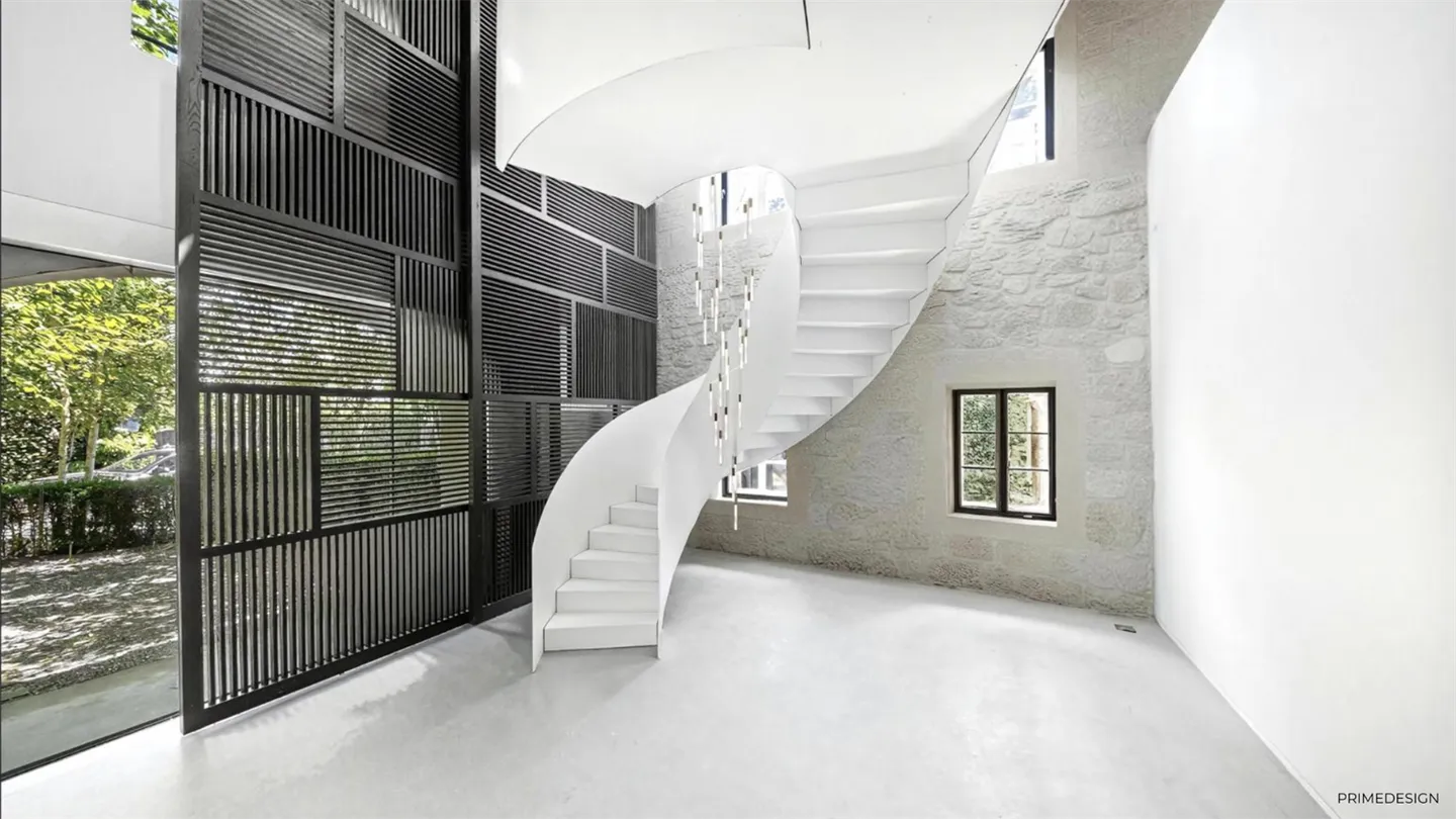 Magnificent renovated 18th-century property, beautiful plot of 3,136 sqm and indoor pool - Photo 6 of 13