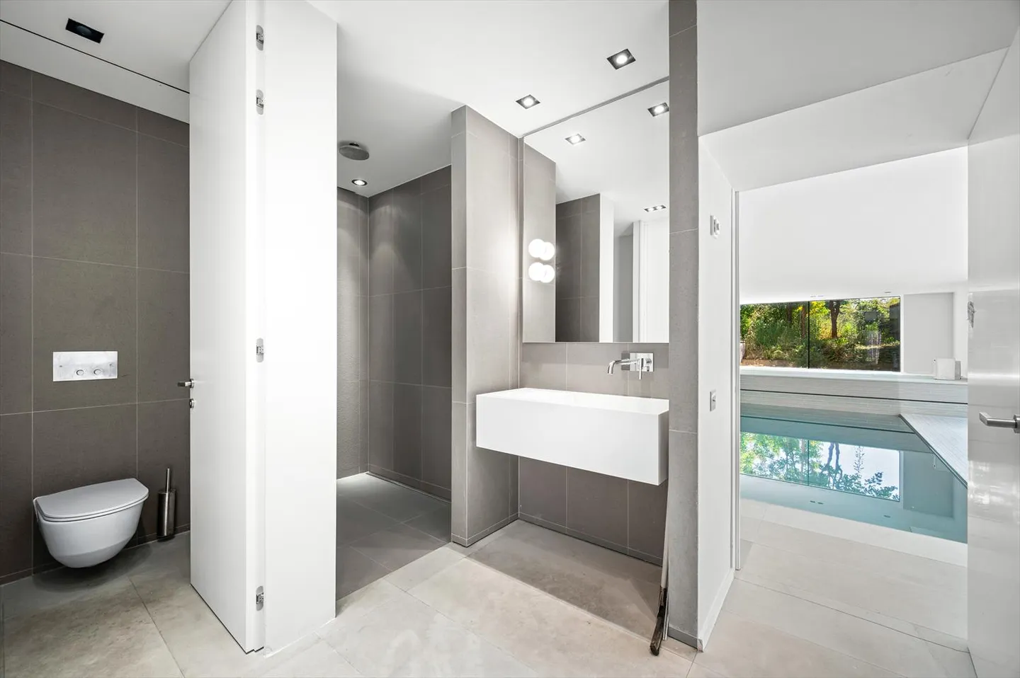 Magnificent renovated 18th-century property, beautiful plot of 3,136 sqm and indoor pool - Photo 11 of 13