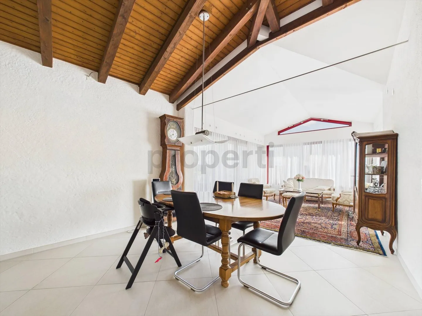 Vielseitiges 7-Zimmer-Einfamilienhaus in Widen (ideal für Wohnen und Büro) - Foto 5 von 13