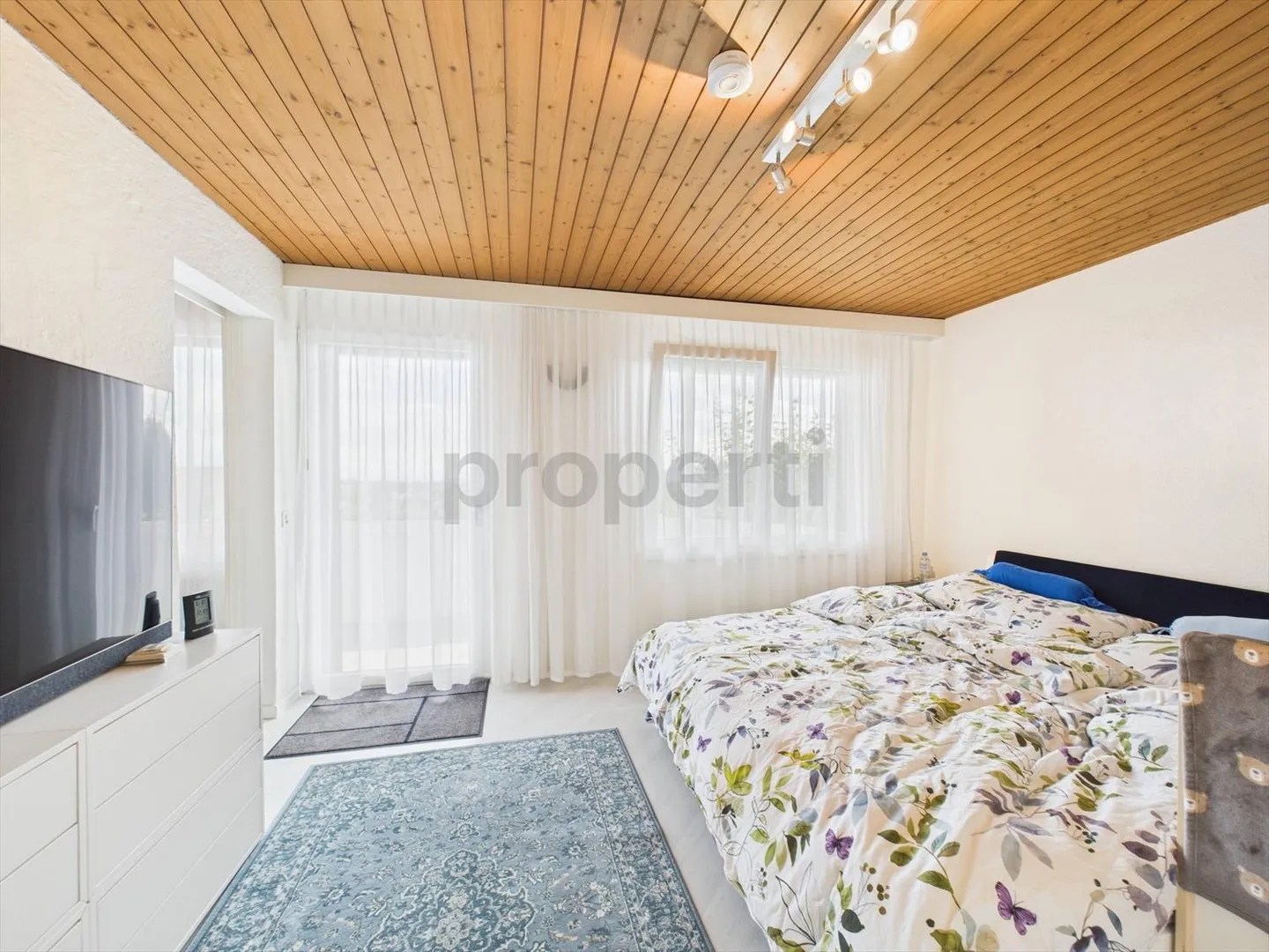Vielseitiges 7-Zimmer-Einfamilienhaus in Widen (ideal für Wohnen und Büro) - Foto 6 von 13