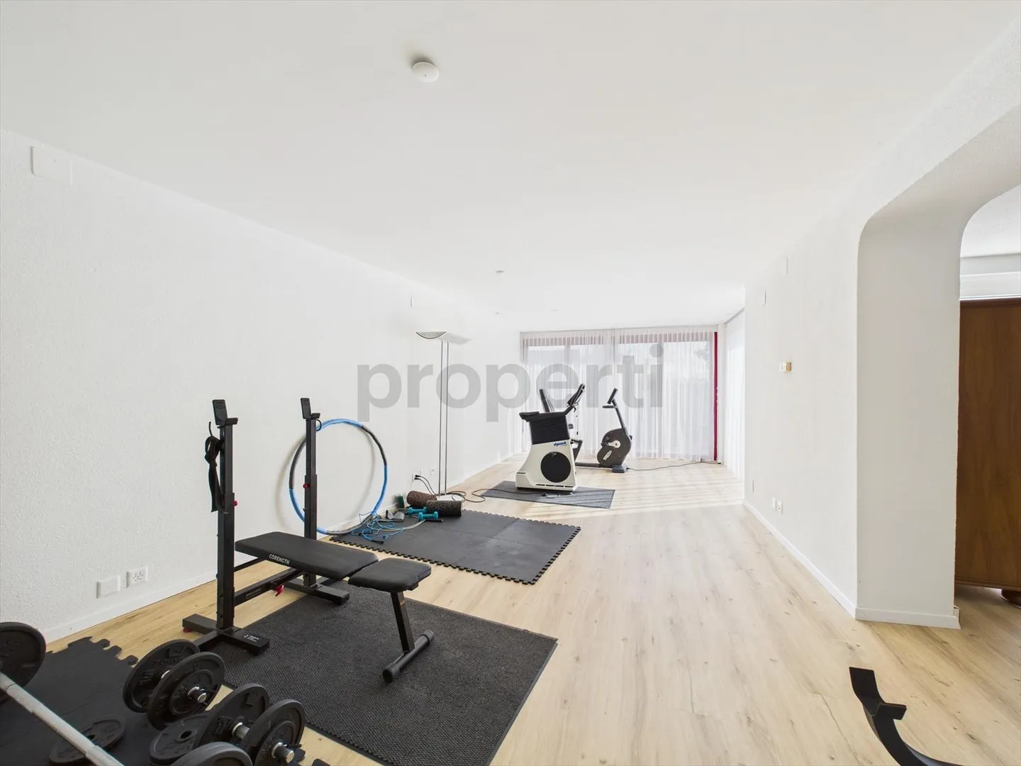 Vielseitiges 7-Zimmer-Einfamilienhaus in Widen (ideal für Wohnen und Büro) - Foto 9 von 13