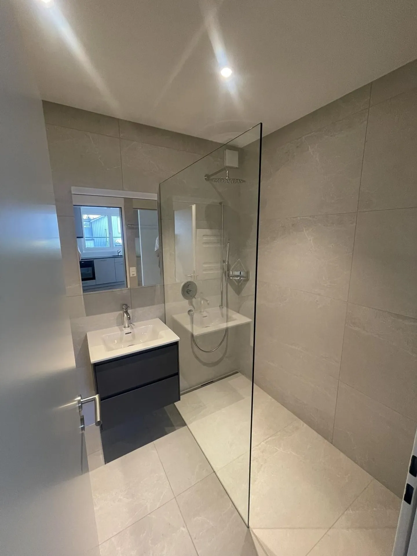 Appartement pratique de 3,5 pièces dans la vieille ville de Klingnau ! - Photo 5 sur 11
