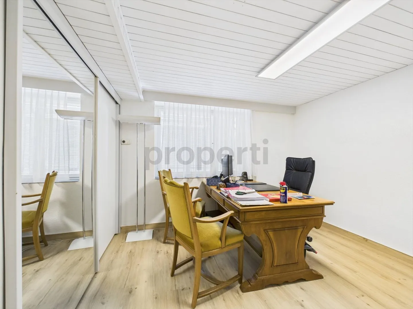 Vielseitiges 7-Zimmer-Einfamilienhaus in Widen (ideal für Wohnen und Büro) - Foto 10 von 13