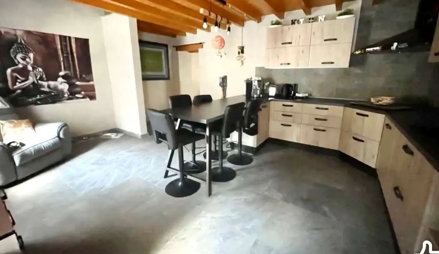 House with Terrace and Garden - Photo 8 of 13